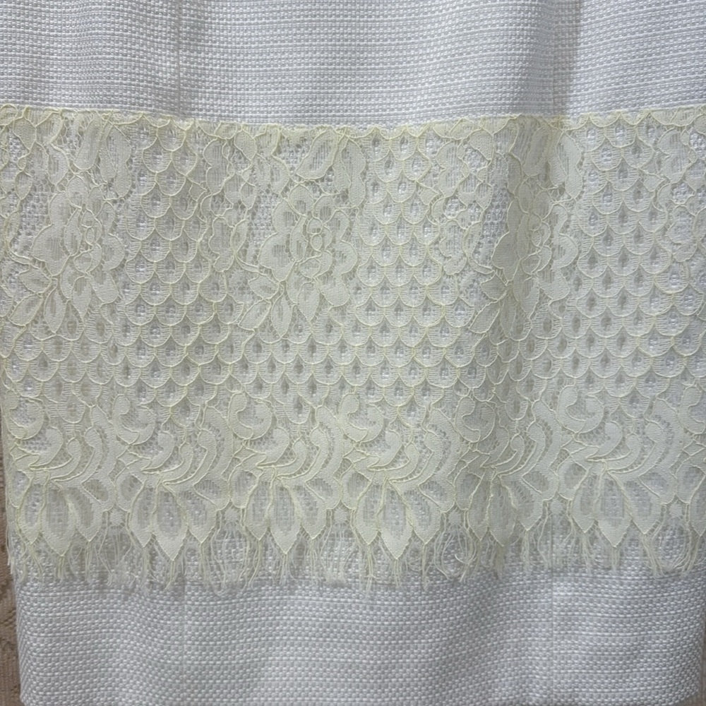 Antonio Melani White Textured Sheath Dress with Ivory Lace sizeโ 4 - Picture 5 of 6